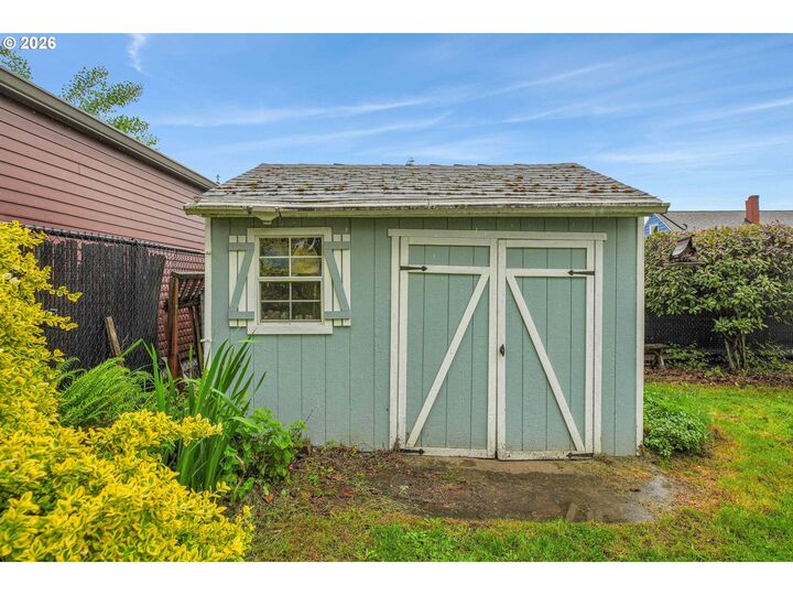 Property Photo:  6433 NE Durham Ave  OR 97211 