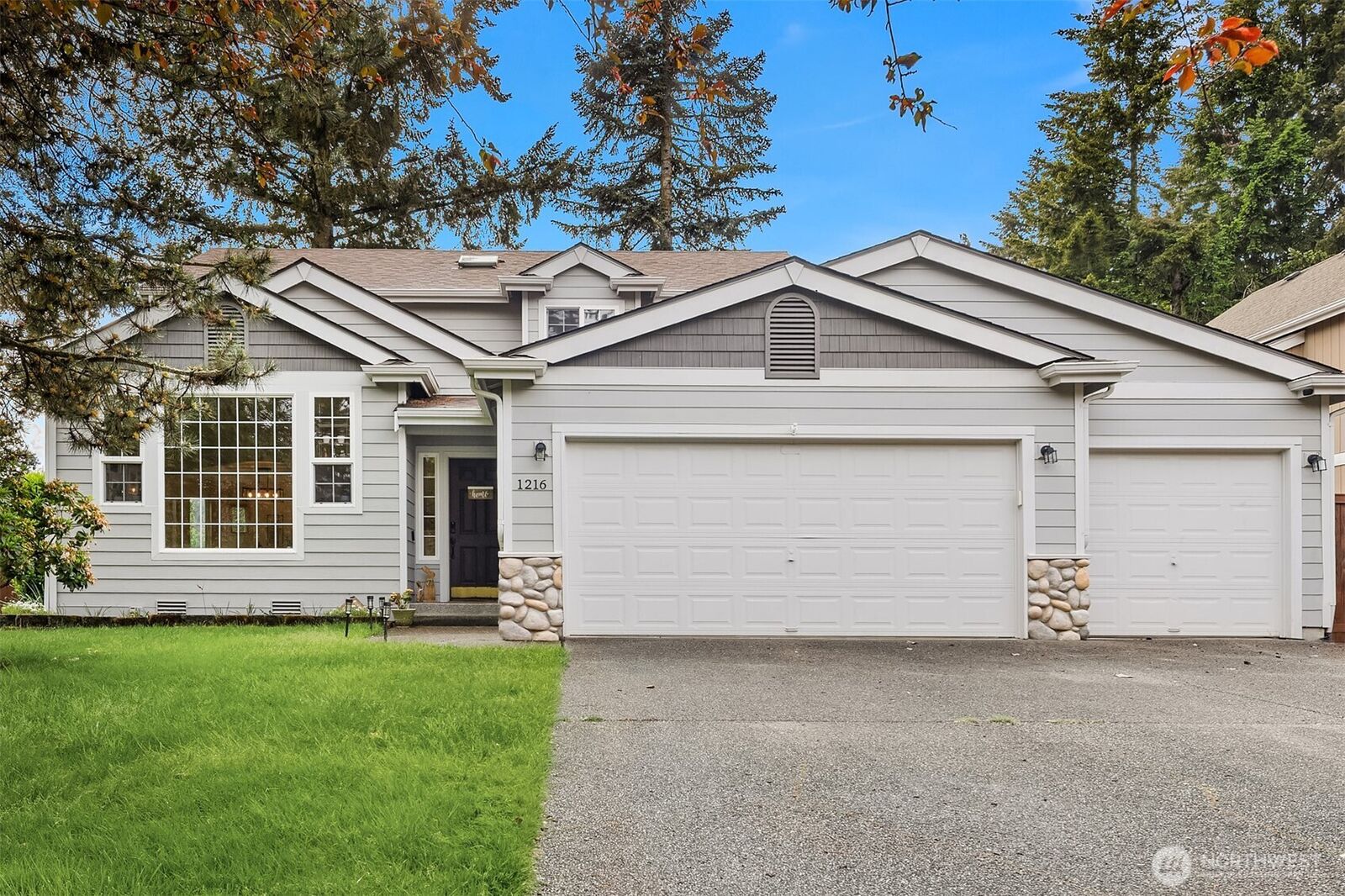 Property Photo:  1216  200th Avenue E  WA 98391 