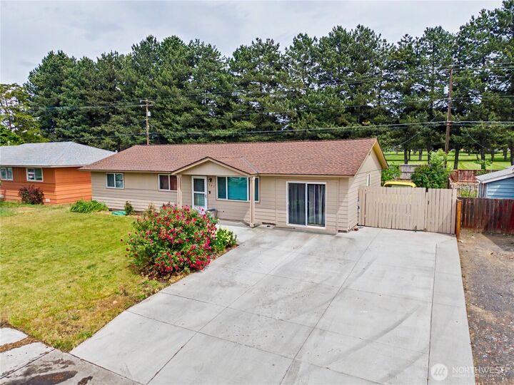 Property Photo:  791 S 4th Avenue  WA 99344 