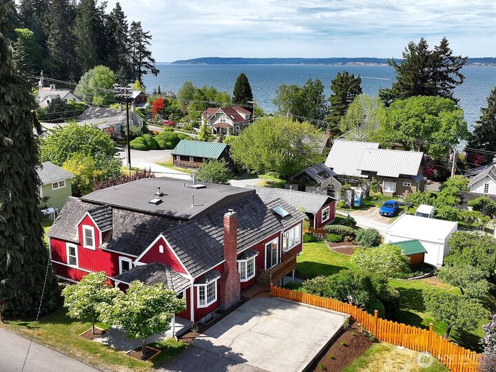 Property Photo:  428  2nd Street  WA 98260 