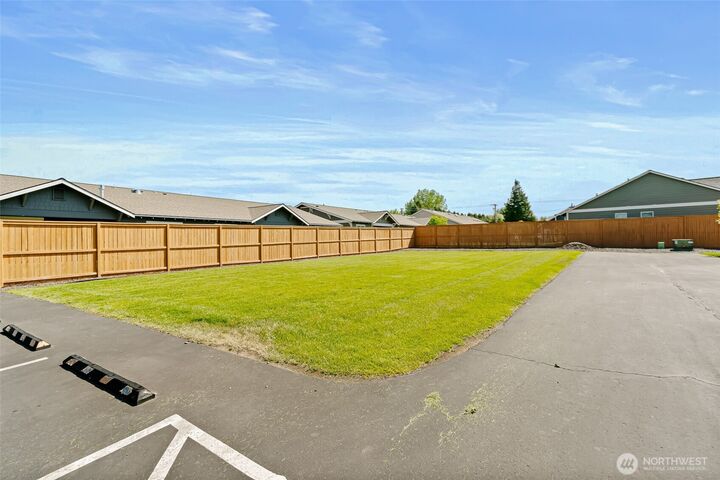 Property Photo:  803 S Willow Street  WA 98926 