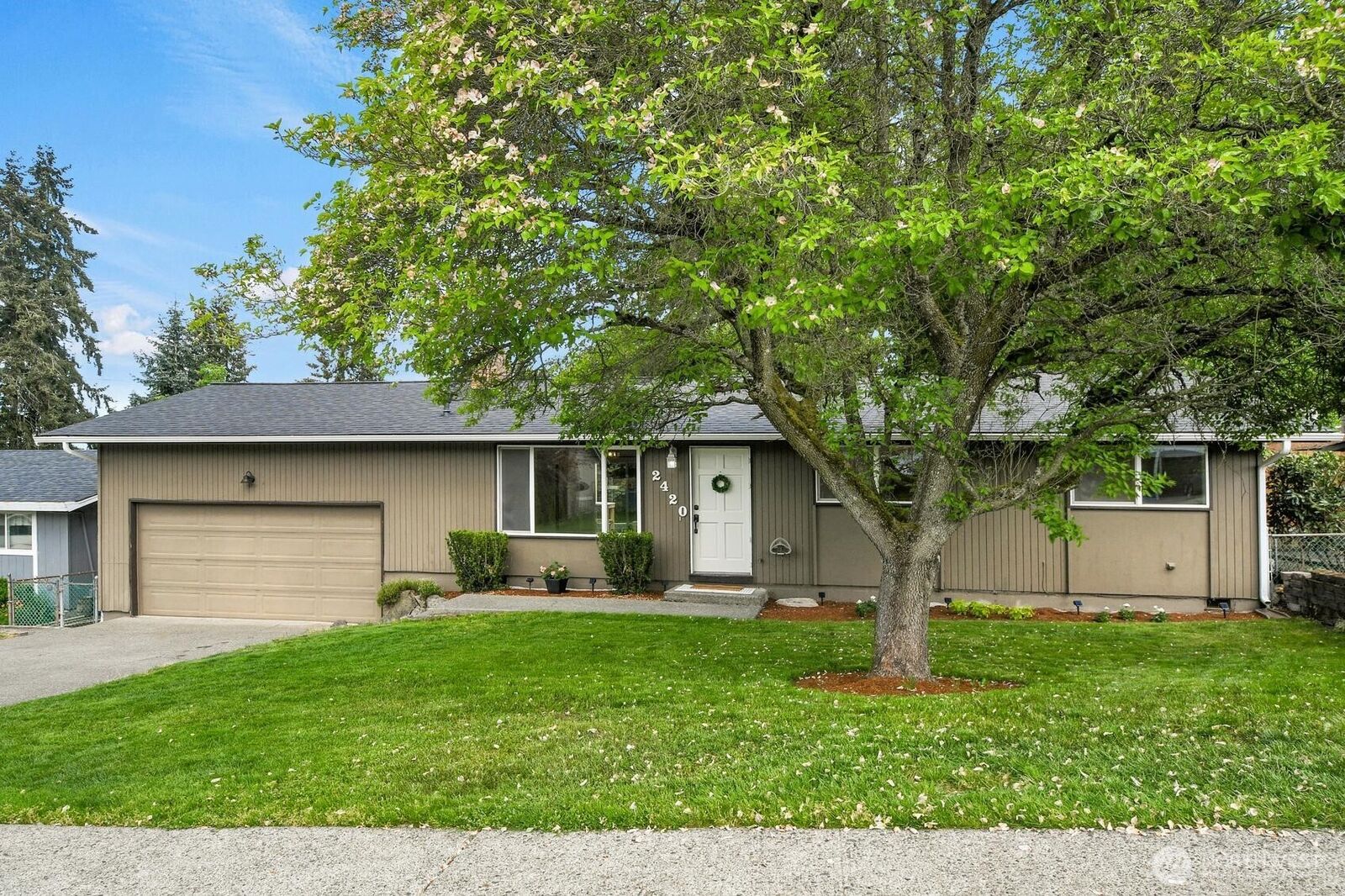 Property Photo: 2420 SW 326th Street WA 98023
