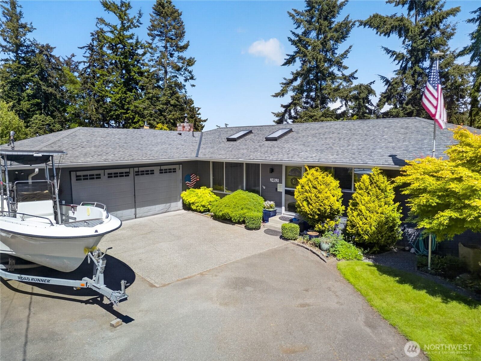 Property Photo:  2452  Hemenway Place  WA 98277 