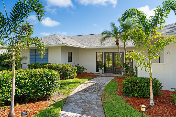 Property Photo:  5 Cache Cay Drive  FL 32963 