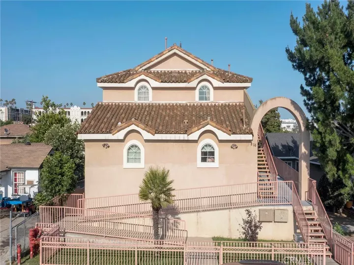 Property Photo:  816 S Record Avenue  CA 90023 