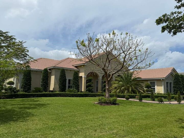 Property Photo: 5703 N Sterling Ranch Dr FL 33314