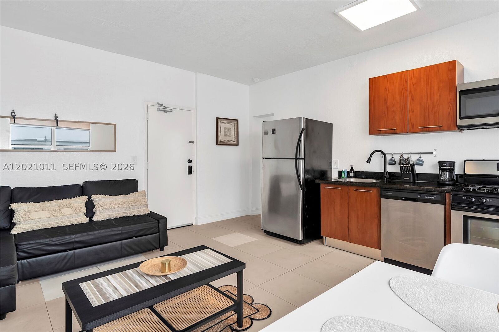 Property Photo:  500 14th St 101  FL 33139 