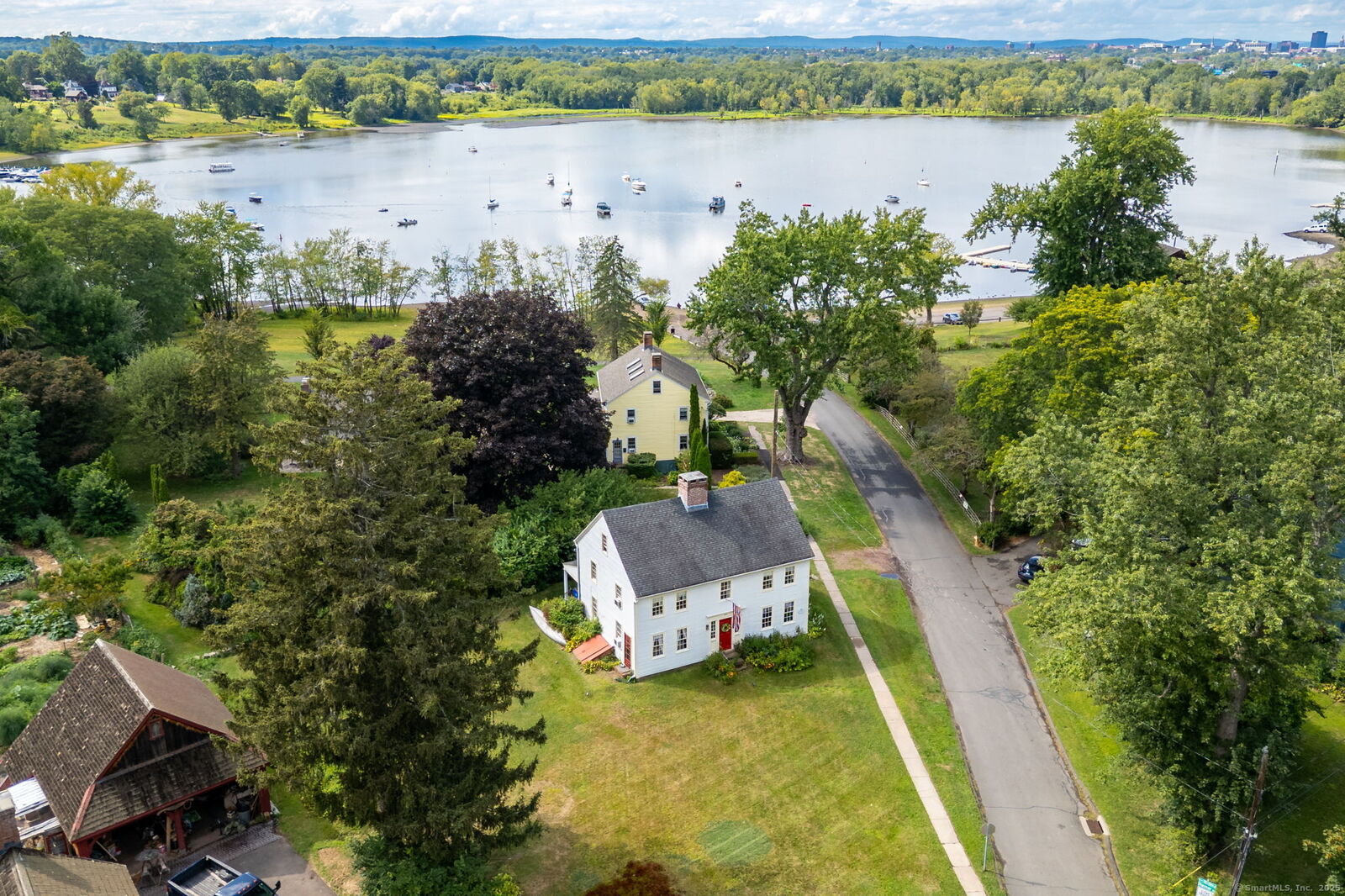 Property Photo:  493 Main Street  CT 06109 