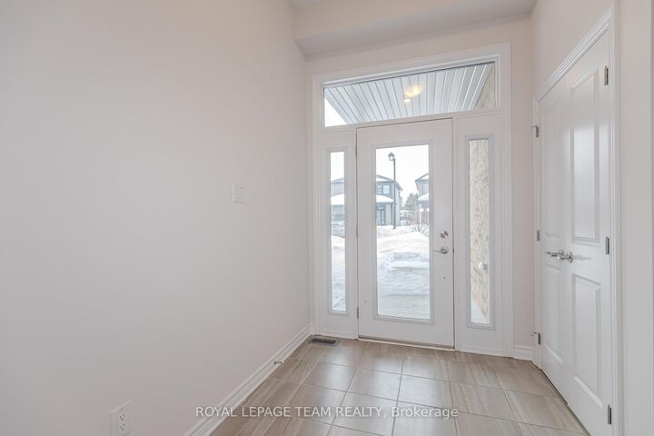 Property Photo: 608 Enclave Lane ON K4K 0M8