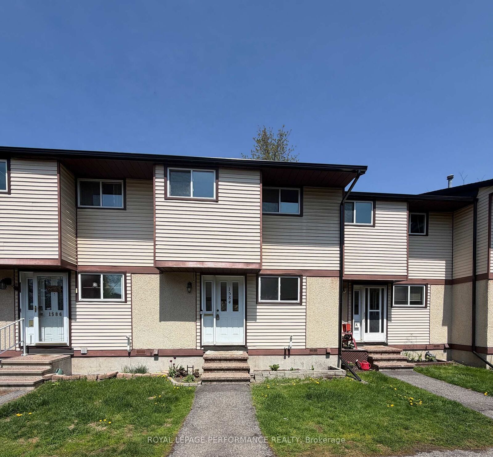 Property Photo:  1584 Feather Lane  ON K1T 1V4 