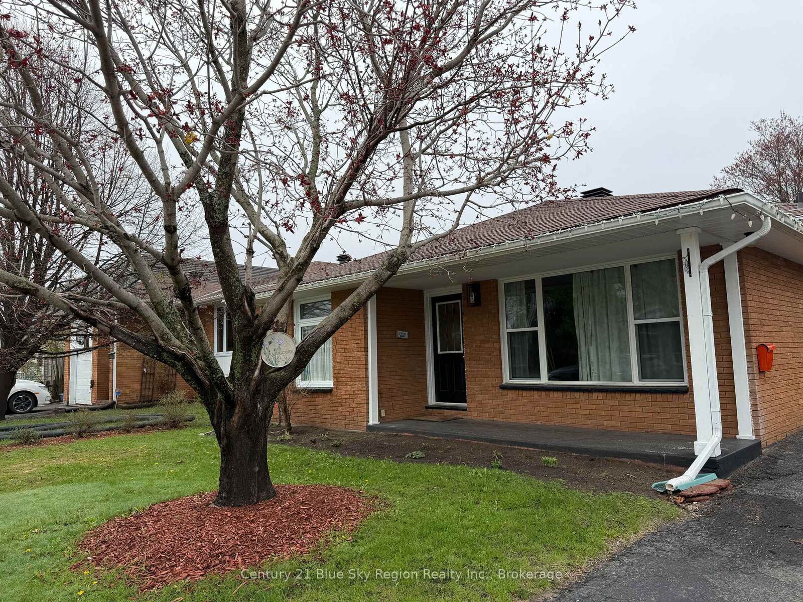 Property Photo: 14 Marshall Park Drive ON P1A 3L1