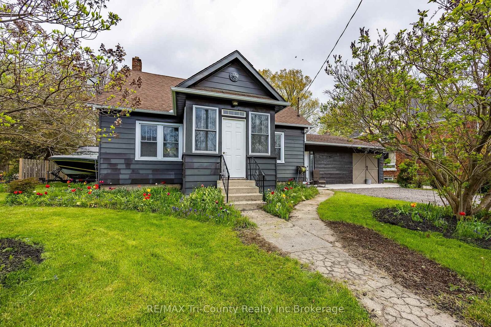 Property Photo: 33 Wellington Street ON N0J 1T0