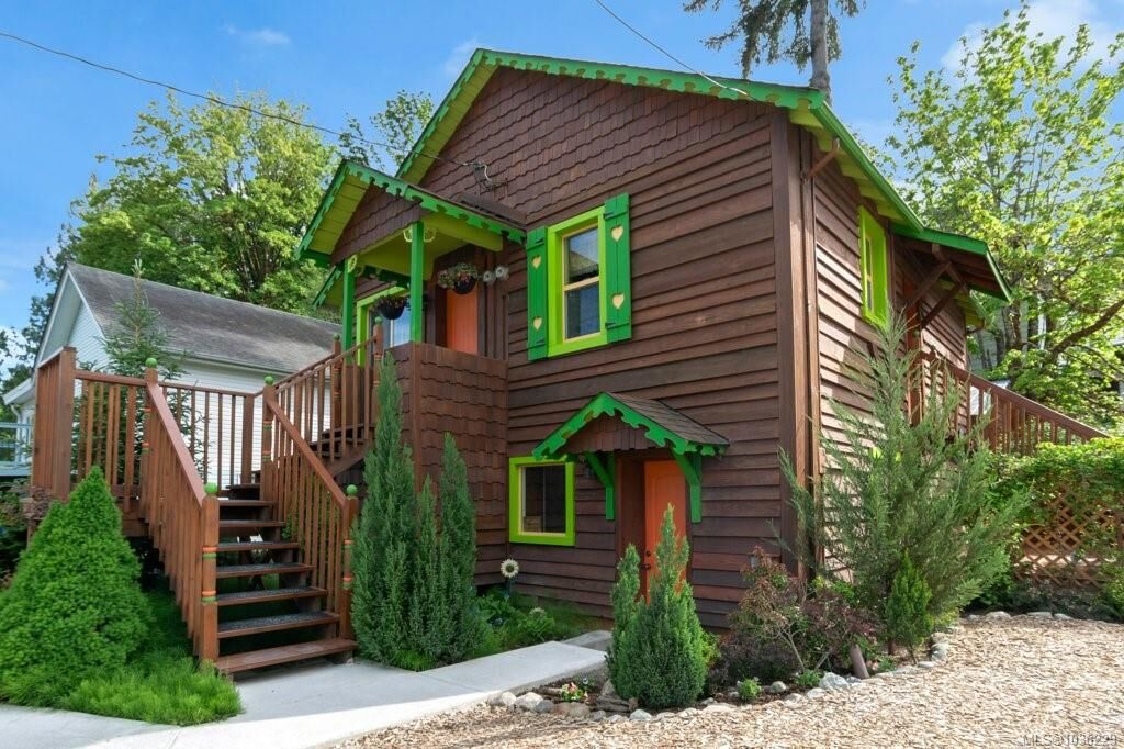 Property Photo:  36 King George St S  BC V0R 2G0 