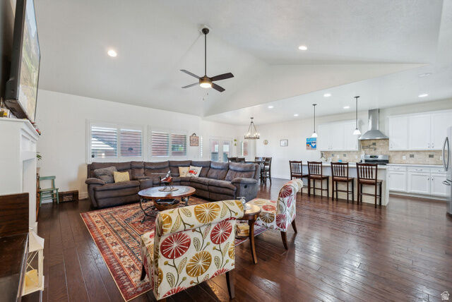 Property Photo:  967 W Yamada Ct S  UT 84075 