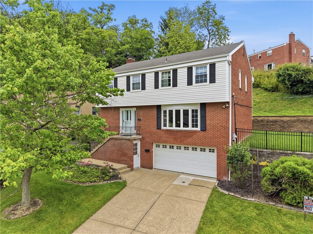 Property Photo:  102 Evandale Dr  PA 15220 