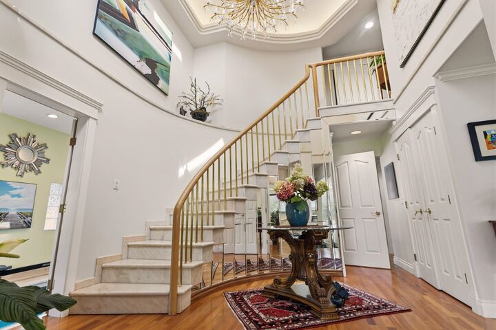 2541 Marine Drive — photo 1