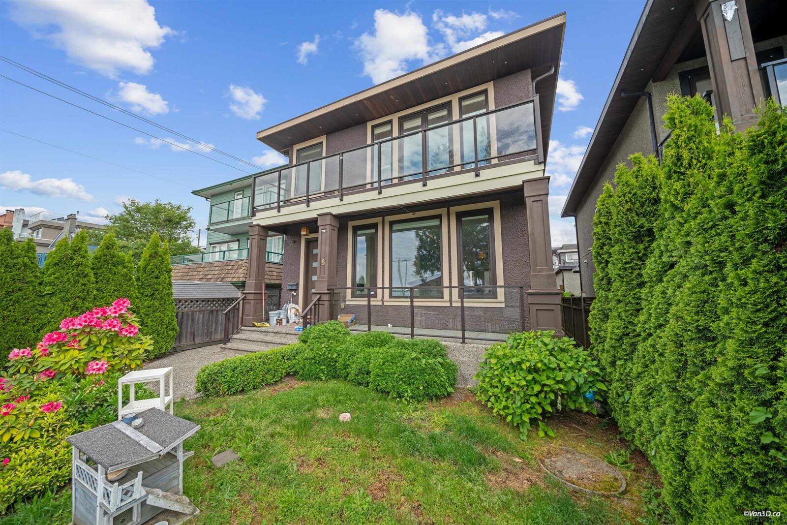 Property Photo:  8 Glynde Avenue  BC V5B 3J2 