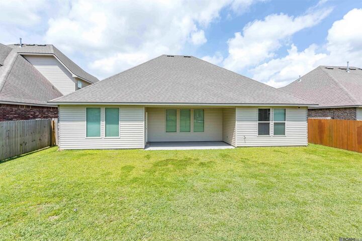 Property Photo:  21272 W Grove Dr  LA 70791 