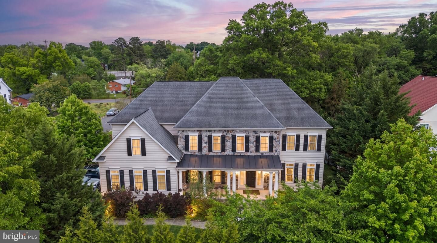 Property Photo:  7101 Idylwood Road  VA 22043 