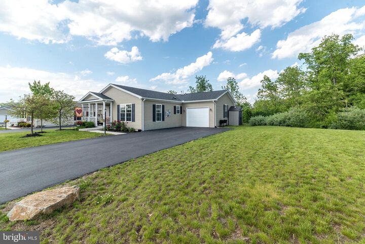 Property Photo:  11 Tern Court  PA 19505 