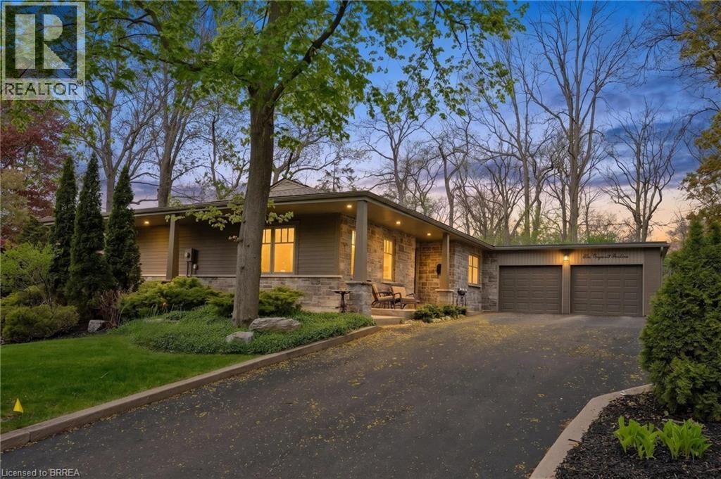 Property Photo:  10 Gaywood Gardens  ON N3T 5J8 