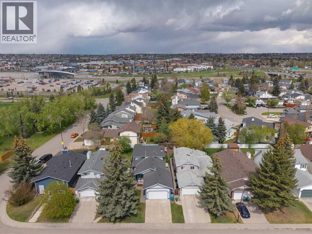 Property Photo:  44 Scenic Cove Circle Northwest  AB T3L 1N1 