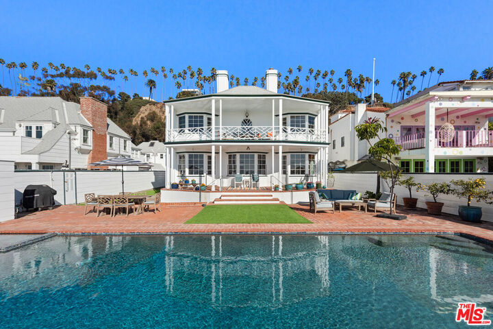 Property Photo:  605 N Palisades Beach Rd  CA 90402 