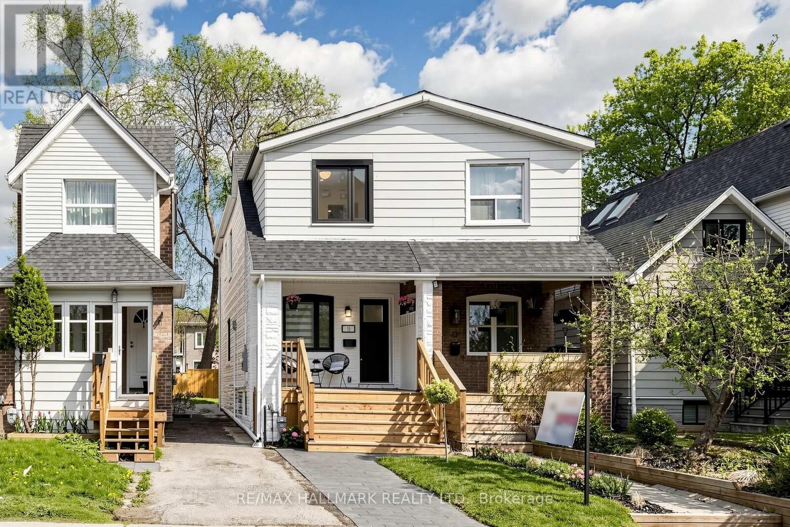 Property Photo:  15 Eastdale Avenue  ON M4C 4Z8 