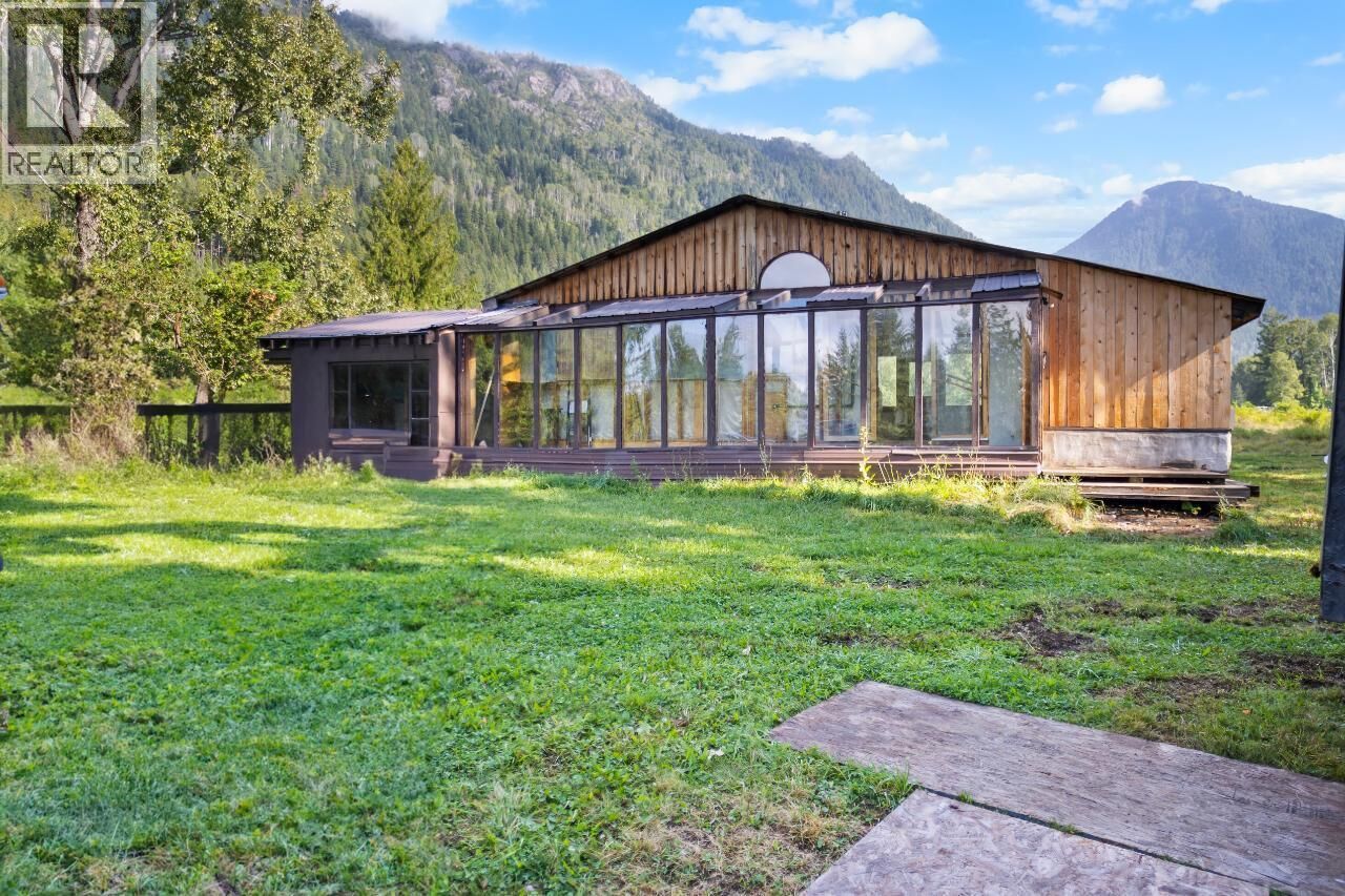 Property Photo: 16465 Wadds Road BC V0B 1E0