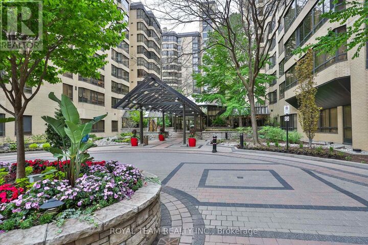 Property Photo:  211 Saint Patrick Street C-Ph 10  ON M5T 2Y9 