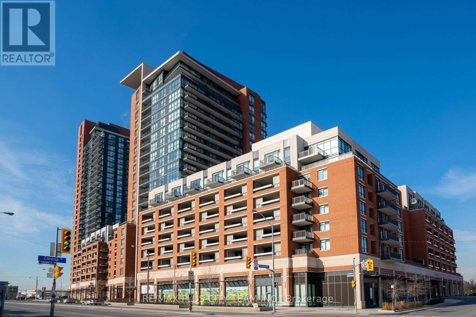 Property Photo: 800 Lawrence Avenue West 1421 ON M6A 0B1