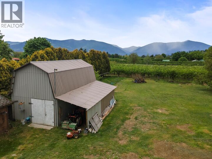 Property Photo:  215 33rd Avenue South  BC V0B 1G1 