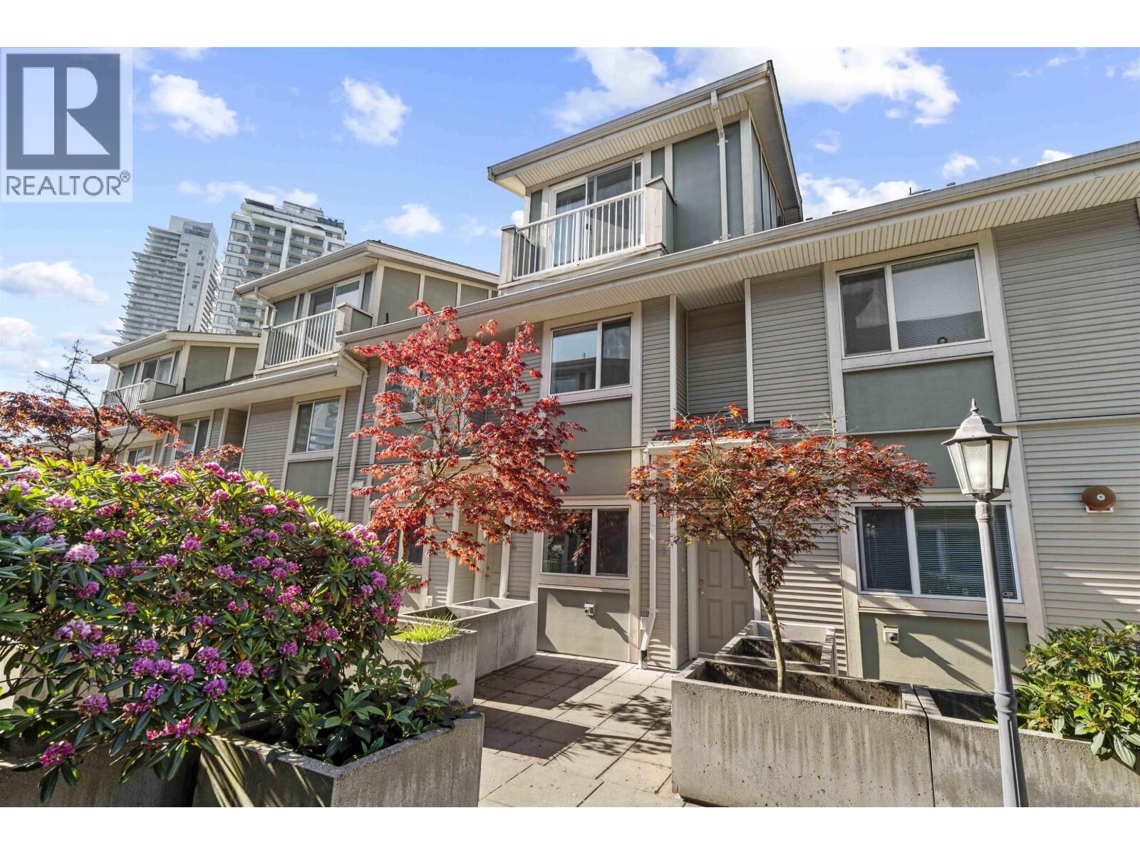 Property Photo:  621 Langside Avenue 13  BC V3J 0A8 
