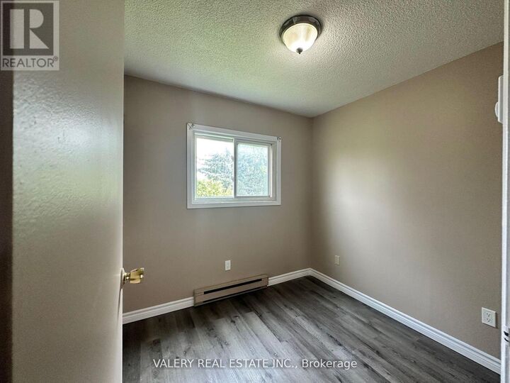Property Photo: 9 Lowndes Ave Avenue 1 ON L4P 3T1