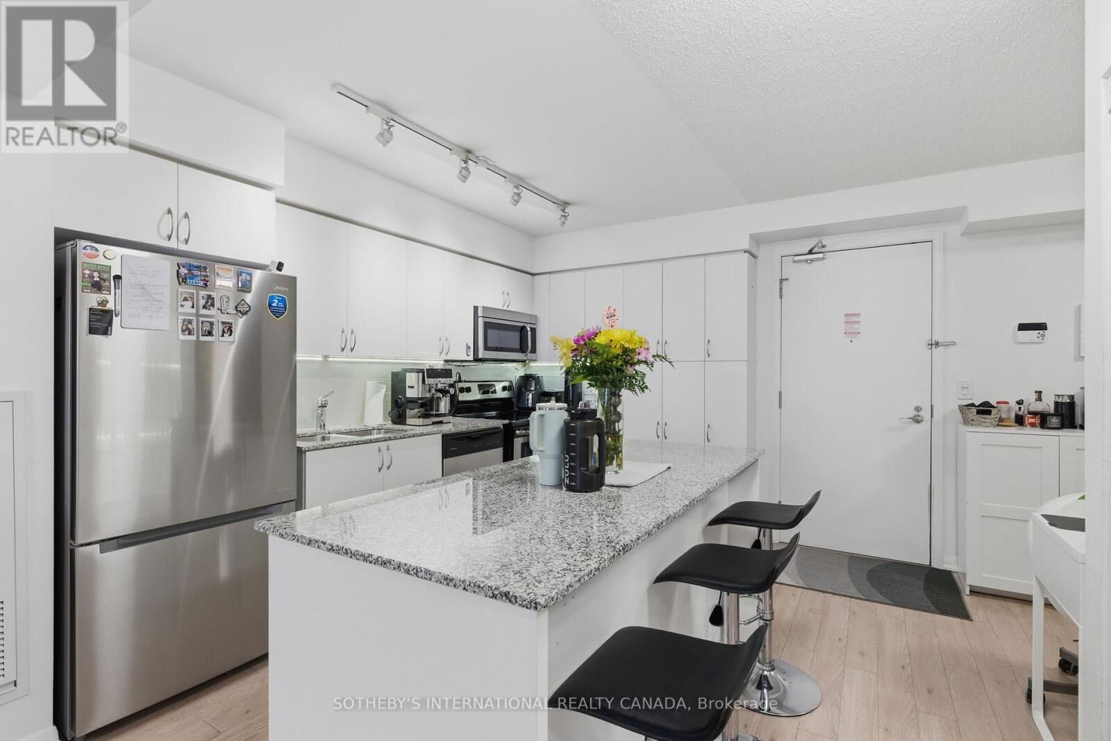 Property Photo: 800 Lawrence Avenue West 304 ON M6A 0B1