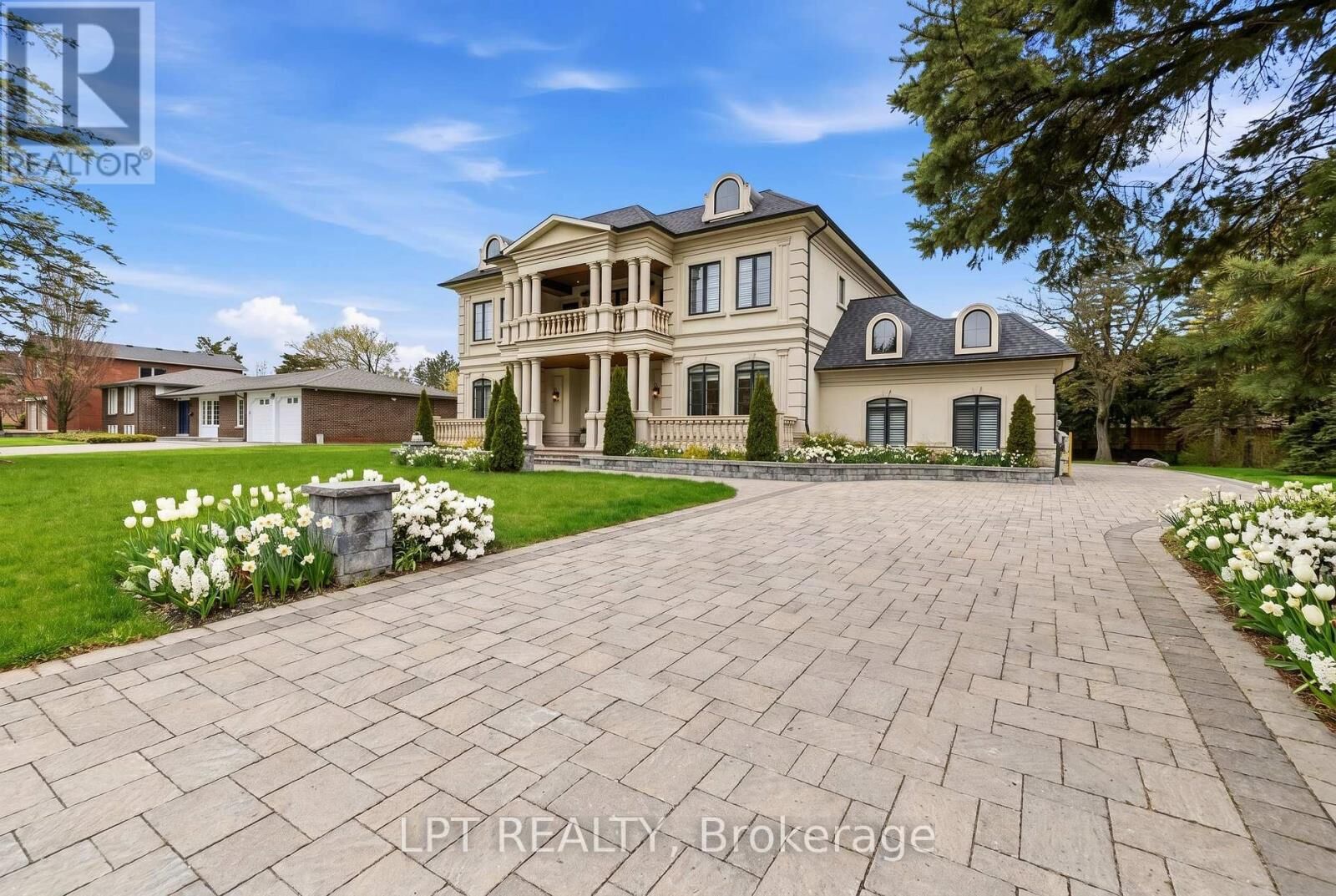 Property Photo:  256 Patricia Drive  ON L7B 1H3 