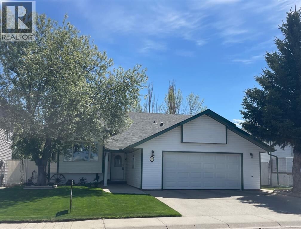 Property Photo:  16 Upland Street West  AB T1R 1J8 