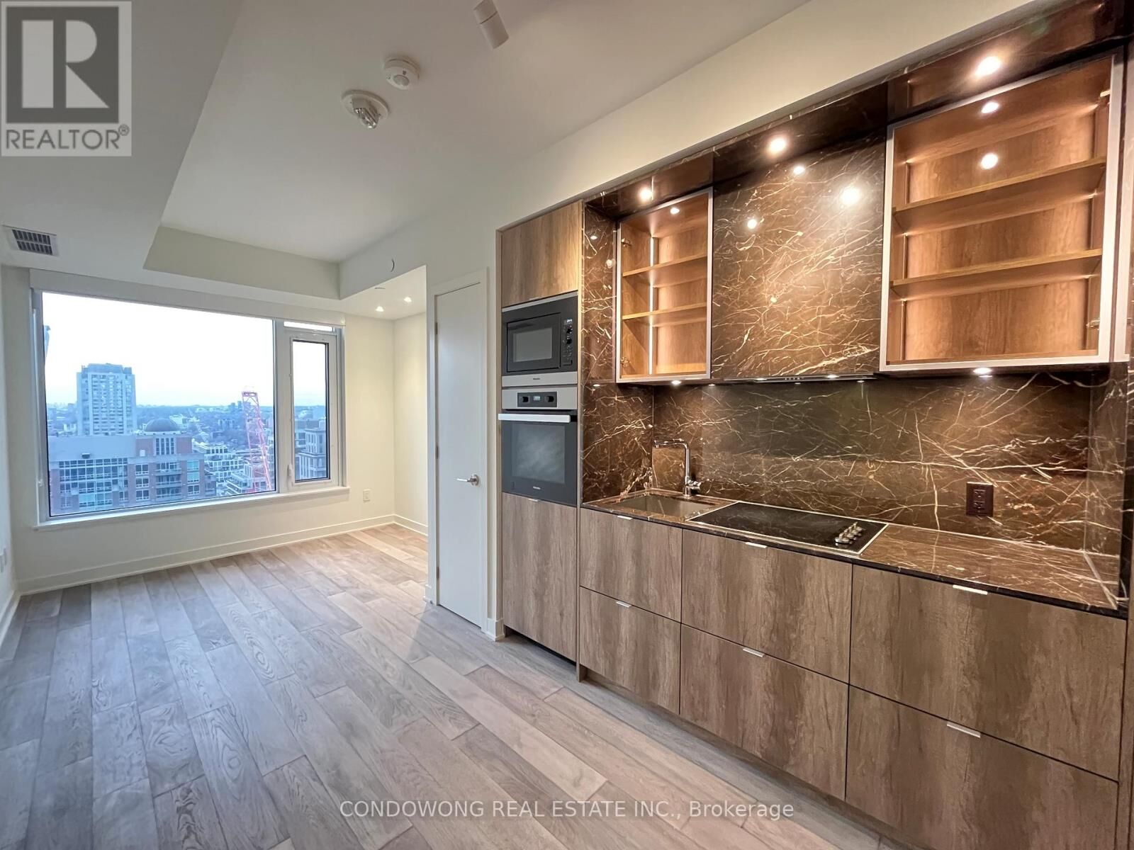 Property Photo:  11 Yorkville Avenue 1914  ON M4W 1L2 