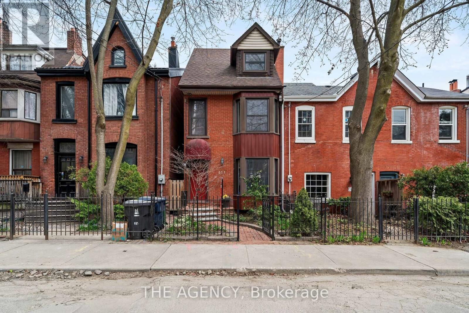 Property Photo:  111 Seaton Street  ON M5A 2T2 