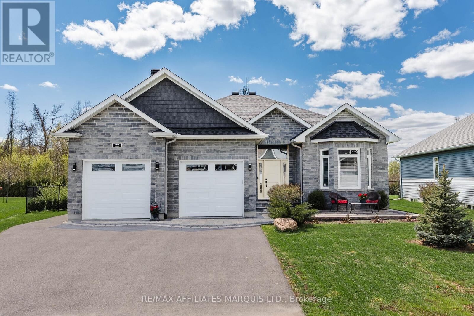 Property Photo: 22 Hilda Street ON K0C 1P0