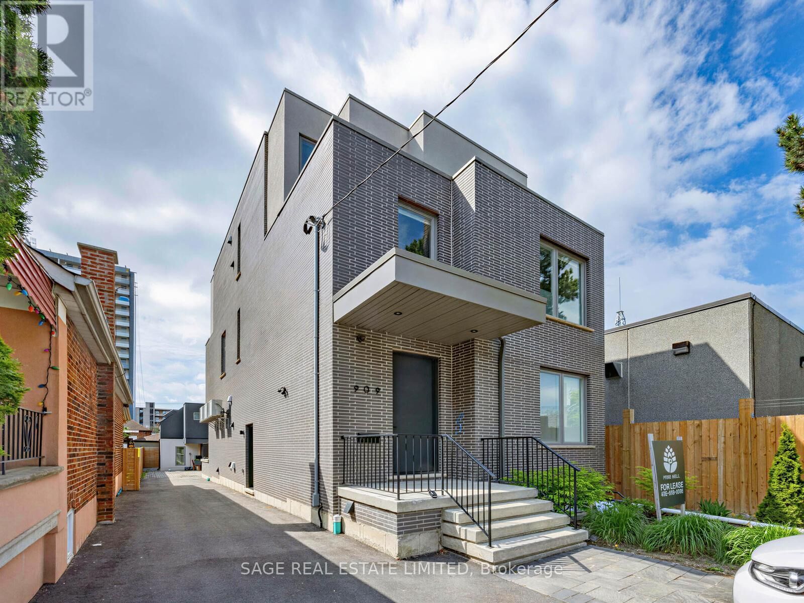 Property Photo:  909 Castlefield Avenue 3  ON M6B 1C9 