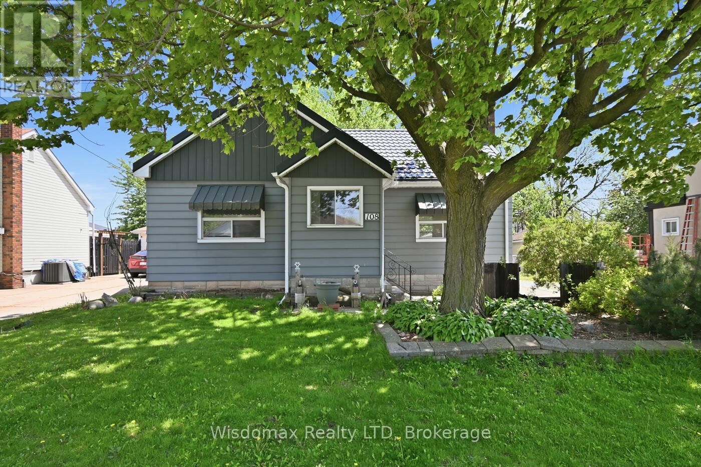 Property Photo:  108 Queen Street South  ON L2V 3N9 