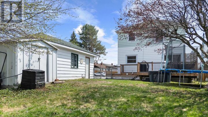 Property Photo:  924 Reynolds Street  ON P1B 5C8 