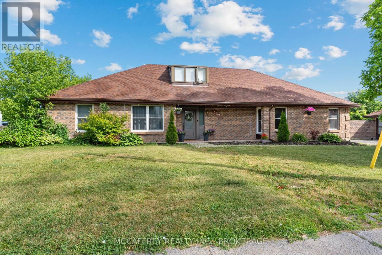 Property Photo: 137 Thomas Street West ON K7R 2H4