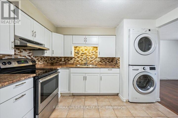 Property Photo: 333 Northlake Drive 1 ON N2V 1Z1