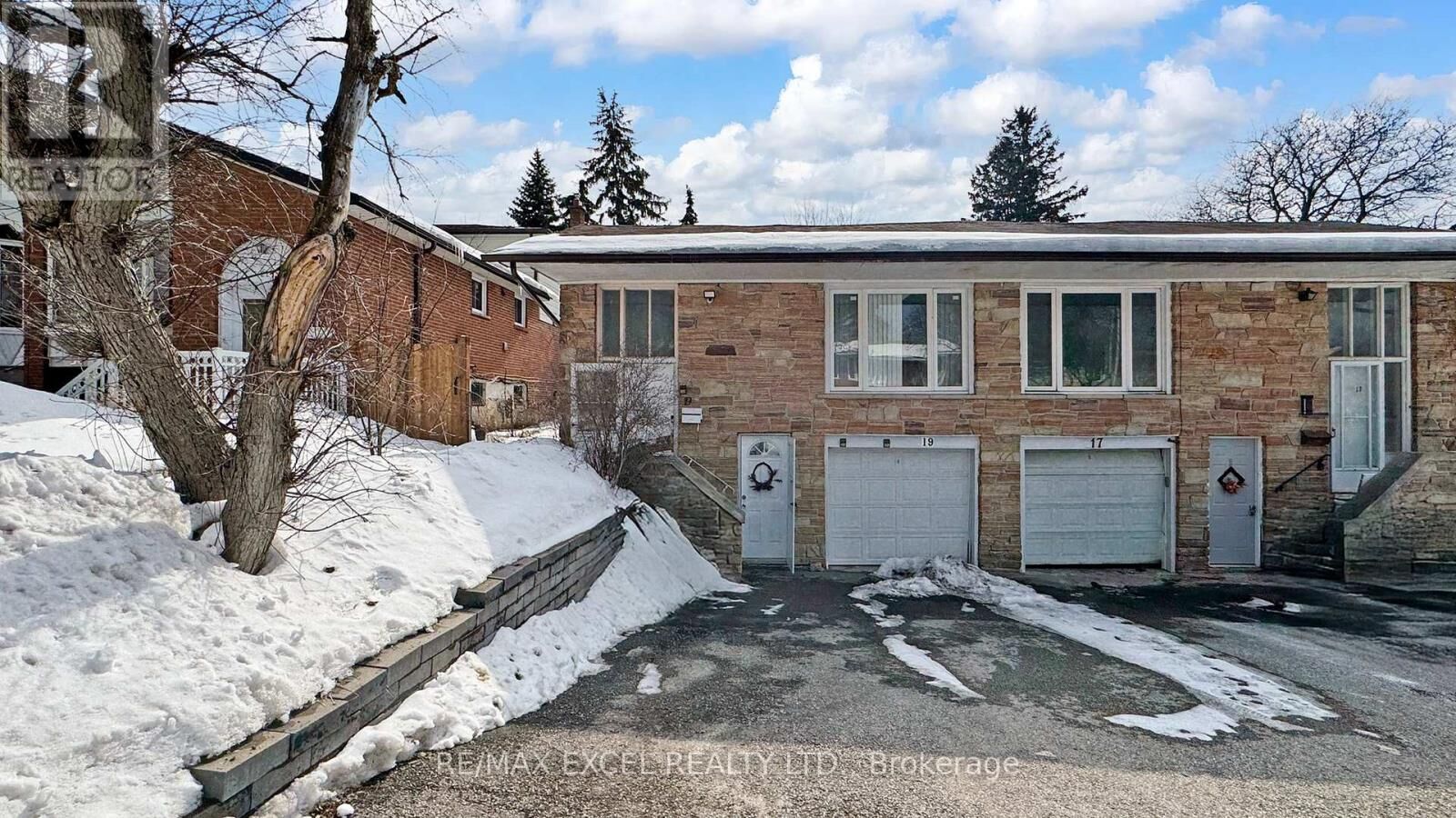 Property Photo:  19 Clancy Drive  ON M2J 2V7 