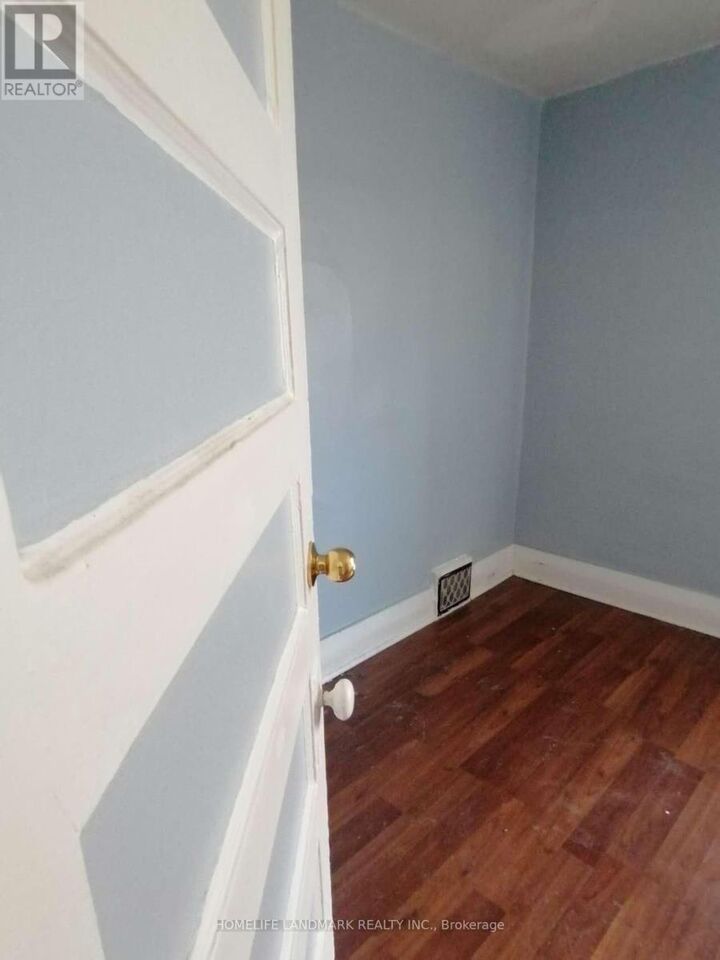 Property Photo:  19 Armstrong Avenue 2nd Fl  ON M6H 1V9 