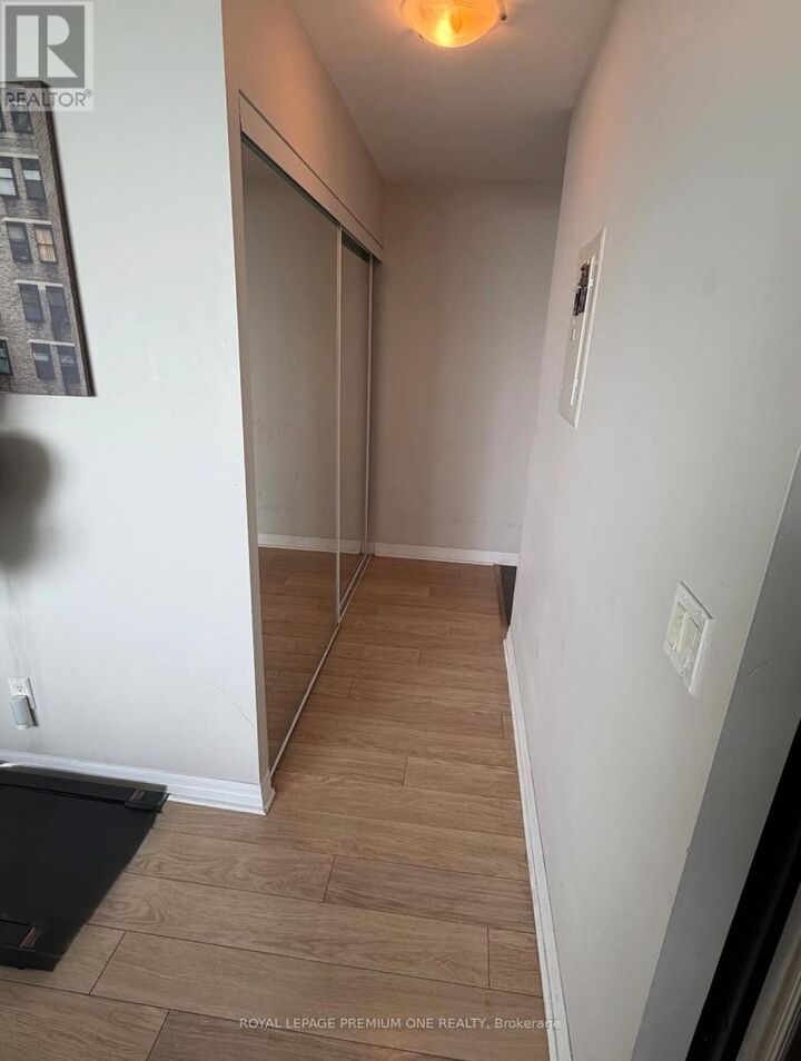 Property Photo:  225 Webb Drive 2304  ON L5B 4P2 