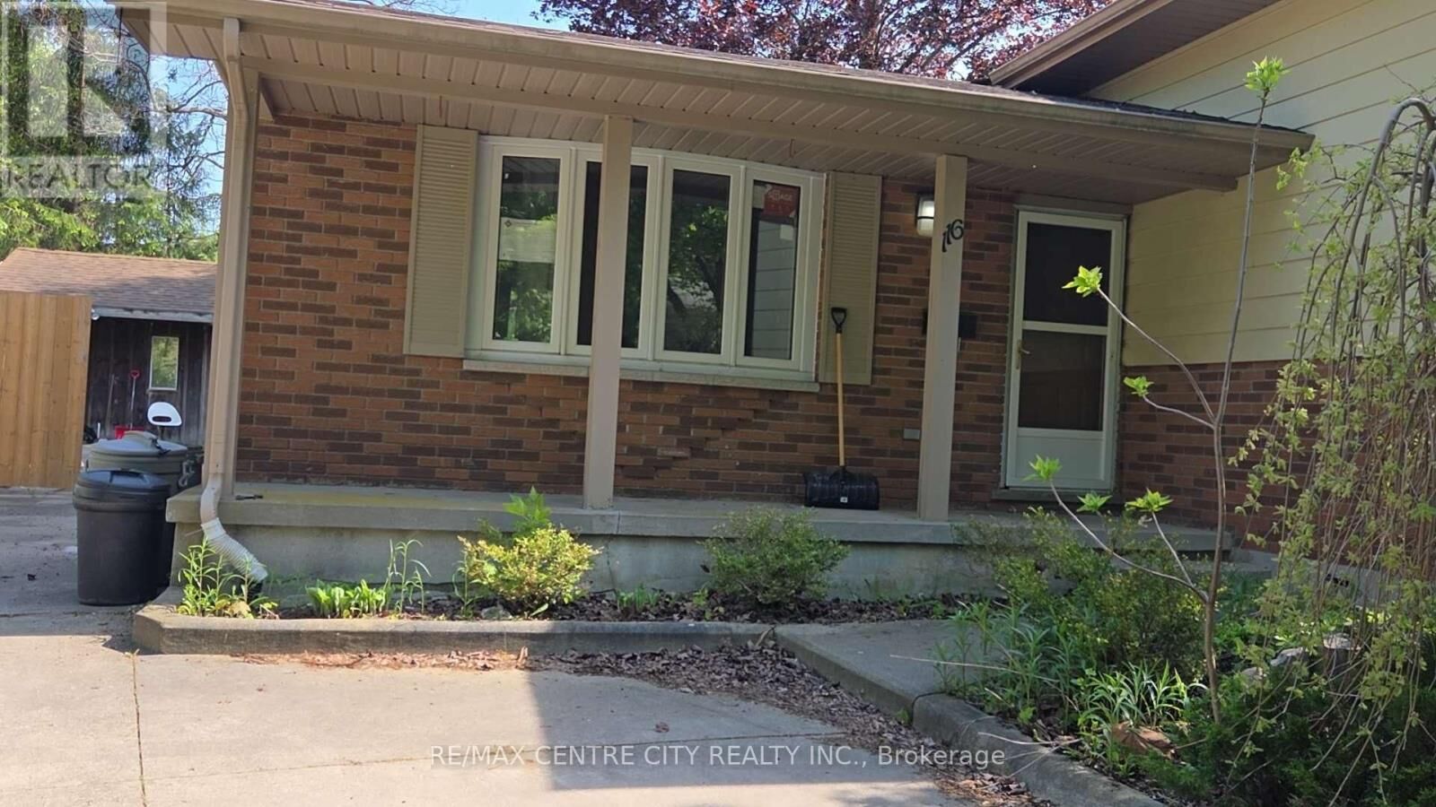 Property Photo: 116 Paperbirch Crescent ON N6G 1L7