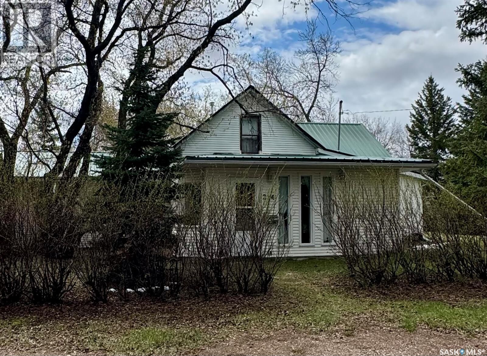 Property Photo:  214 2nd Street N  SK S0K 4R0 